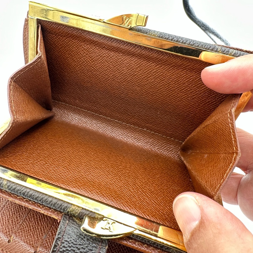 Louis Vuitton Vintage Kisslock Snap Wallet - Picture 4 of 7